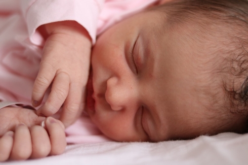 מהלידה לעולם – תהליך ההסתגלות של התינוק